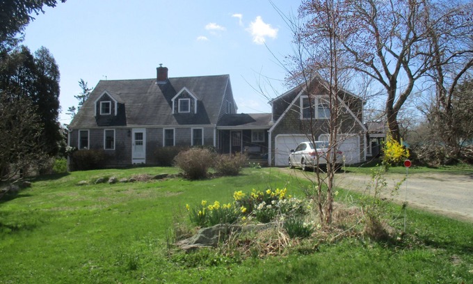 Adamsville House | Charming Westport Harbor Cape