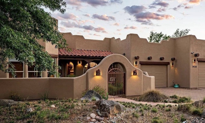Cornville House | Charming Wine Country Hacienda