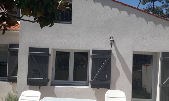 La Faute-sur-Mer House | Charming Woodland Cottage Near Beach - Ideal for 4, Pet Friendly