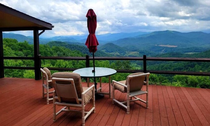 Clyde House | Charsley Mountaintop Retreat