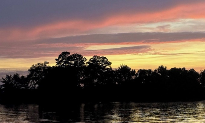 Cedar Bluff Cabin | Chasing Dreams Cottage located on Beautiful Weiss Lake