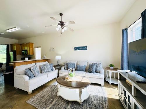 Pine Grove Apartment | Chateau 12