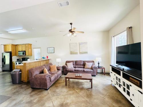 Pine Grove Apartment | Chateau 14
