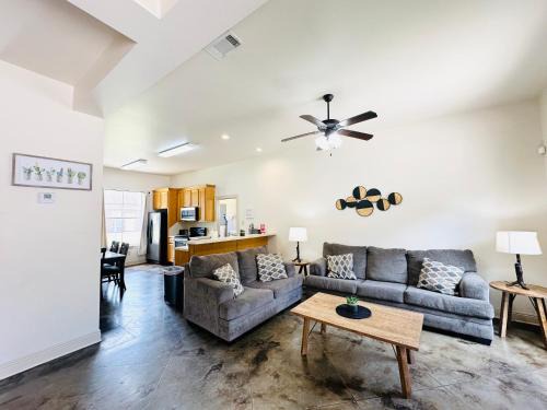Pine Grove Apartment | Chateau 16