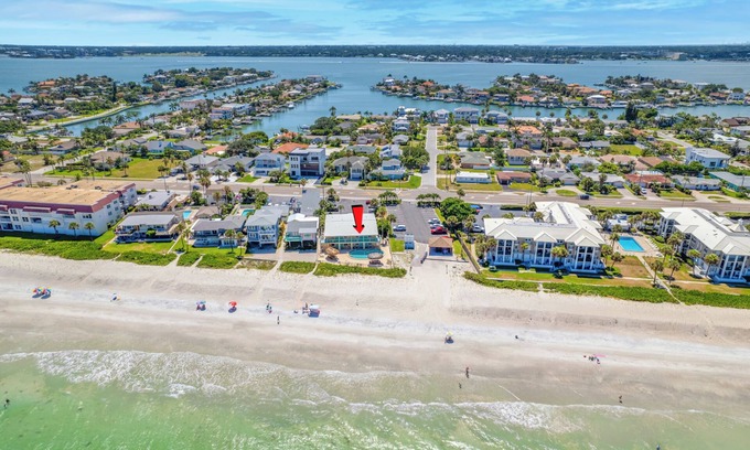 Belleair Beach Condo | Chateau 7W- Gulf-Front Retreat -Great rates!