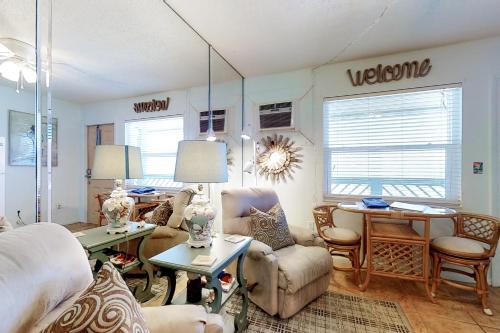 Belleair Beach Apartment | Chateau 8W