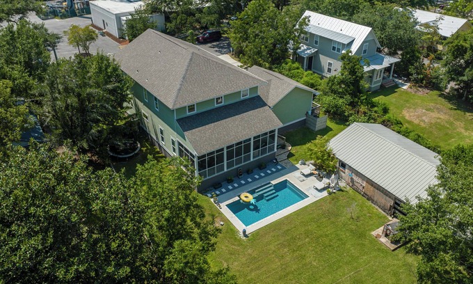 Biloxi House | Chateau De La Mar -w/POOL! Walk to Downtown Ocean Springs & beach! Perfect spot!