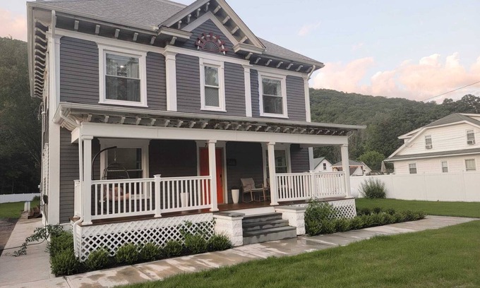 Shandaken House | Chateau Lodge - Ski Hunter, Catskills, Belleayre