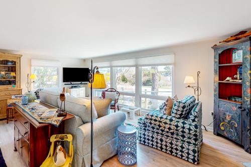 West Chatham House | Chatham Charmer