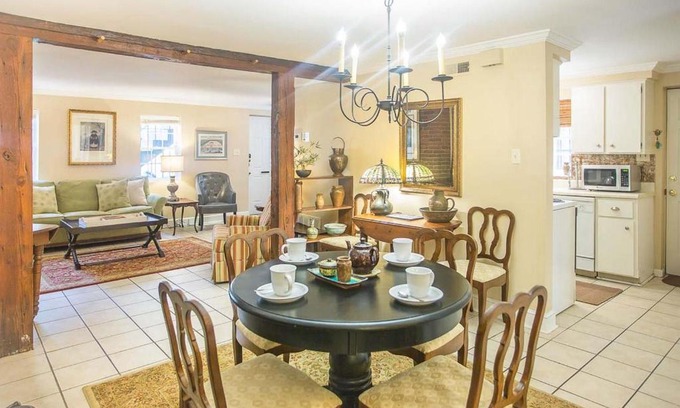 Historic Downtown Savannah House | Chatham Square Garden Apartment by Lucky Savannah
