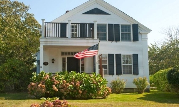 Chatham Apartment | Chatham Village - Lovely 2 bedroom apartment in the antique home