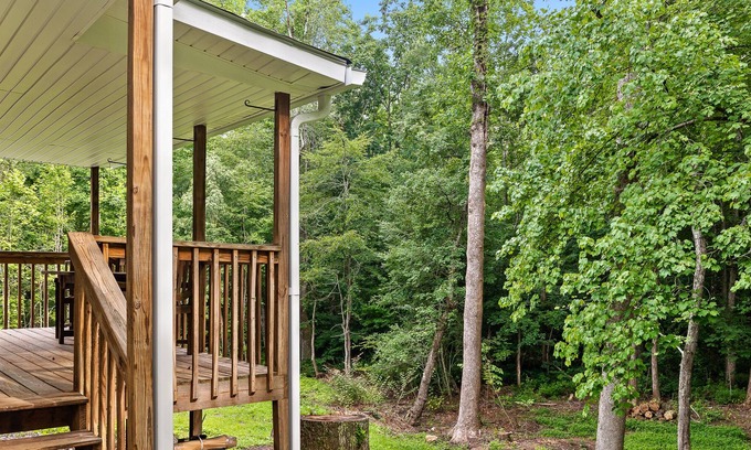 Fairmount House | Chattanooga Area Mountain Retreat: Peaceful setting in convenient location