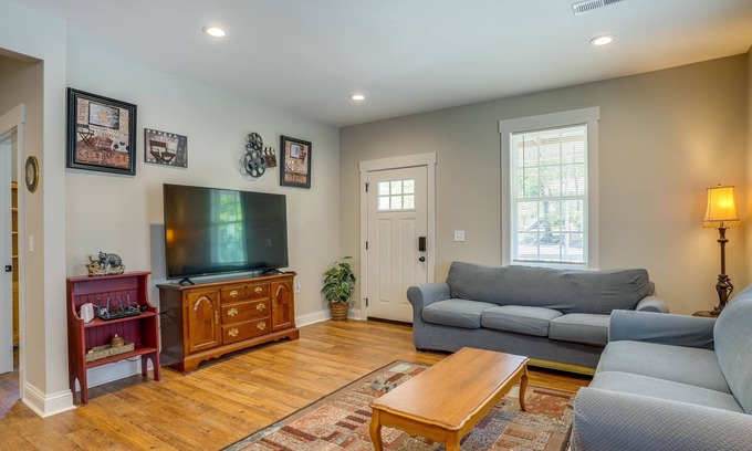 North Chattanooga House | Chattanooga Getaway w/ Porch - 2 Mi to Downtown!
