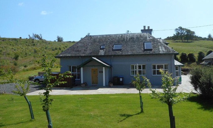 Blairgowrie House | Chauffeur's Cottage with Hot Tub
