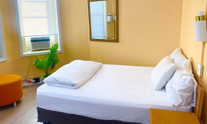 Downtown Baltimore House | Cheapest room