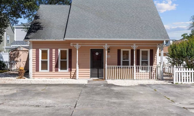 Crescent Beach House | Check out our PET FRIENDLY 3-bed, 2-bath cottage retreat in North Myrtle Beach, SC with a spacious fenced-in yard!