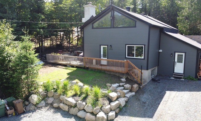 Saint-Faustin-Lac-Carre Ski Chalet | Cheerful Chalet near Mont-tremblant