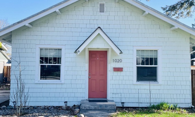 Garden District House | Cheerful 2-bedroom home w/a yard, walk downtown!