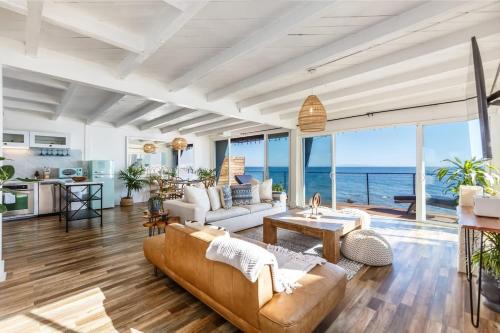 Eastern Malibu House | Cheerful 2 Bedroom With Best Sunset Views