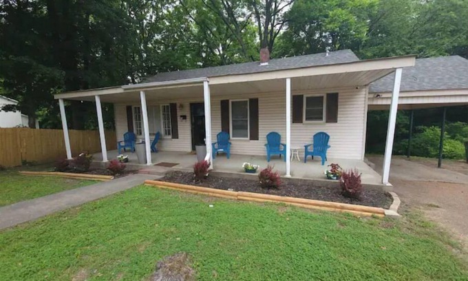 Ripley House | Cheerful 2bedroom bungalow w/parking on premises!