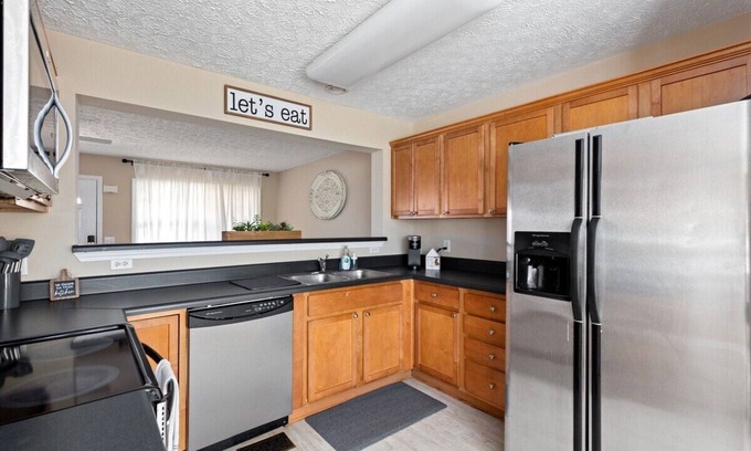 Prattville House | Cheerful 3 bed 2.5 bath townhome in Prattville!