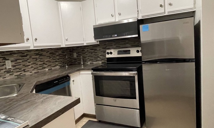 Saskatoon House | Cheerful 3-bedroom home with indoor fireplace. Netflix