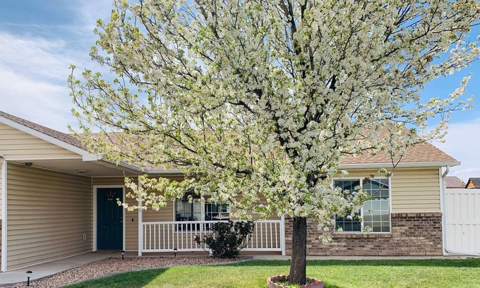 Fruita House | Cheerful 3 bedroom house w/hot tub and game room