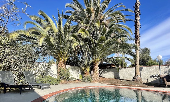 Valley Glen House | Cheerful 3 bedroom vacation home with pool access