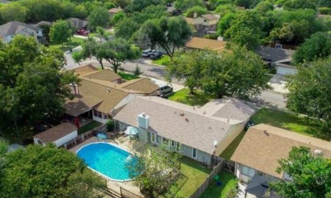 San Antonio House | Cheerful 3-bedroom home
