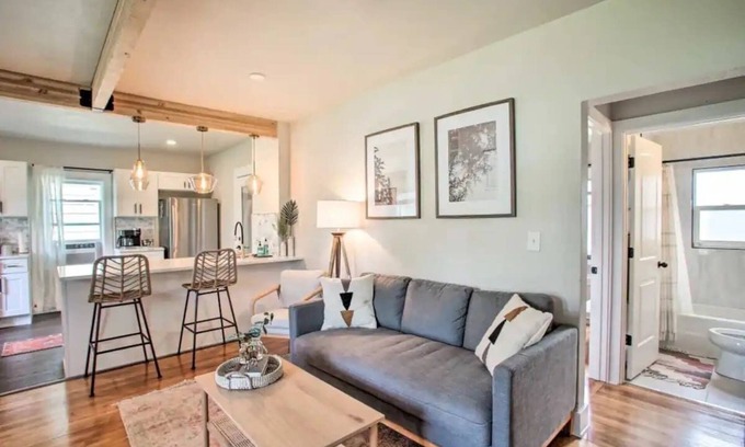 Northtown House | Cheerful 3 bedroom Villa with Backyard Oasis