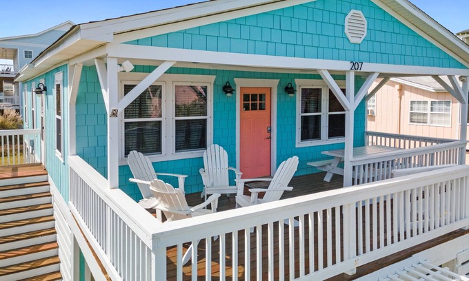 Yaupon Beach House | Cheerful 3BR/2BA - just steps to the beach!
