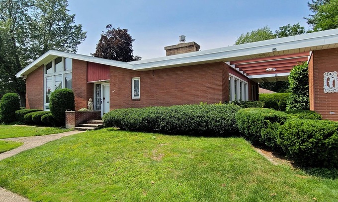 Amherst House | Cheerful 4-bedroom bungalow with indoor fireplace.