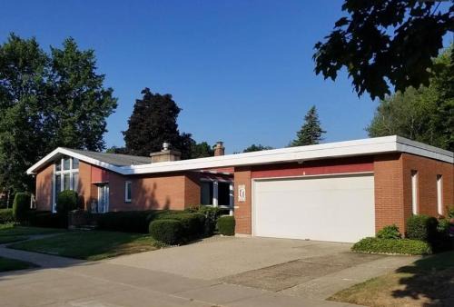 Amherst House | Cheerful 4-bedroom bungalow with indoor fireplace