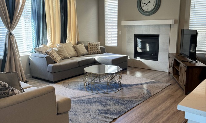 Marysville House | Cheerful 4-bedroom home- Quiet and close to everything you’ll need