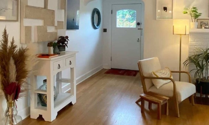 Camas House | Cheerful 4-Bedroom Home, Walkable Neighborhood