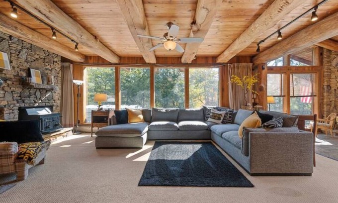 Champion Cabin | Cheerful 5 Bedroom Mountain House - Bearfoot Pines