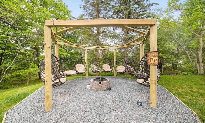 Long Pond House | Cheerful 6 bedroom in the heart of Poconos