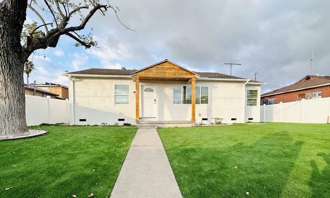 Sun Valley House | Cheerful and modern 3-bedroom luxury retreat