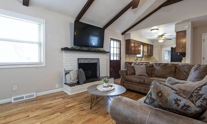 Republic House | Cheerful, Chemical-Free 3-Bedroom Home