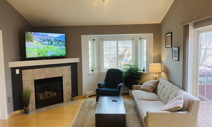 Edwards Condo | Cheerful Condo w/Hot Tub access, 15 min from Beaver Creek