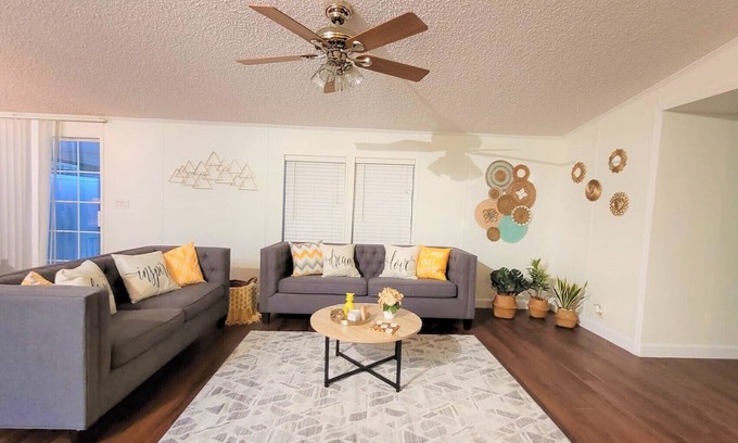 Tampa House | Cheerful Country Home. 5 minutes from Hard Rock Casino/Amphitheatre/Fairgrounds