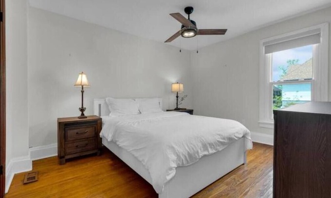 Niagara Falls House | Cheerful Entire Townhome 3 Bedrooms 2 Parking
