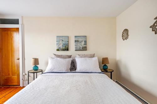 Mystic - New London House | Cheerful Historic 3 BR Townhouse Downtown Mystic