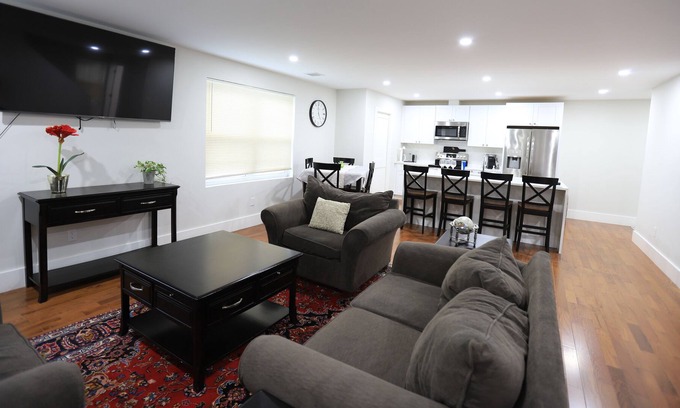 Medford House | Cheerful New Townhouse