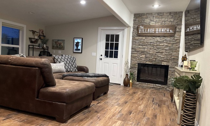Halfway Other | Cheerful Newly remodeled 3-bedroom farmhouse