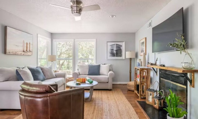 Colington Condo | Cheerful Sound Side Condo