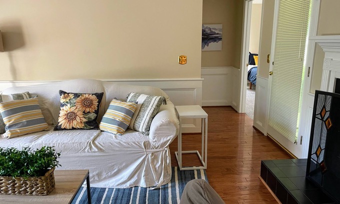 Harbison House | Cheerful & Spacious 3 Bedroom Home