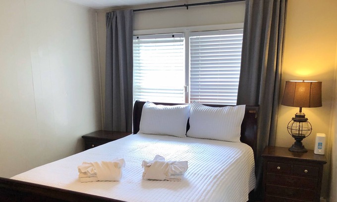 Summerville House | Cheerful Summerville Home in a Convenient Location