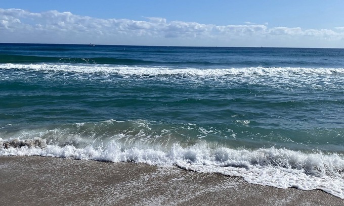 Deerfield Beach House | Cheerful, Sunny and Bright 2 Bedroom!