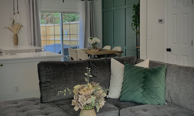 Johns Creek House | Cheerful town home with private patio, close to downtown Alpharetta.